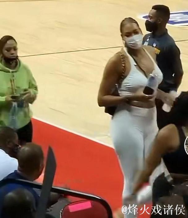 美媒:1米68的网红在一场单挑中战胜2米05的坎贝奇 美媒:1米68的网红在一场单挑中战胜2米05的坎贝奇