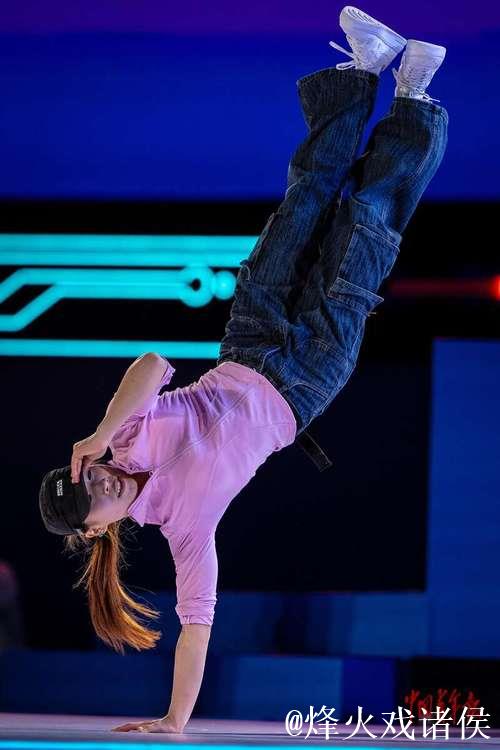 全运会霹雳舞女子单人决赛 刘清漪击败对手成功卫冕 全运会霹雳舞女子单人决赛 刘清漪击败对手成功卫冕